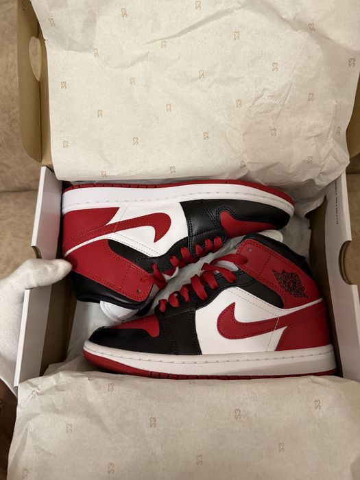 Оригинальные Wmns Nike Air Jordan 1 Mid 'Alternate Bred Toe'