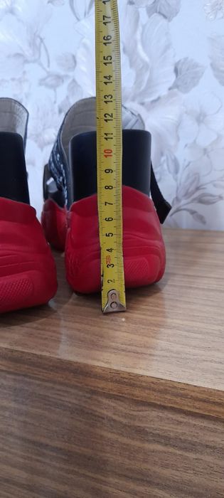 Продам женские сабо и тапочки