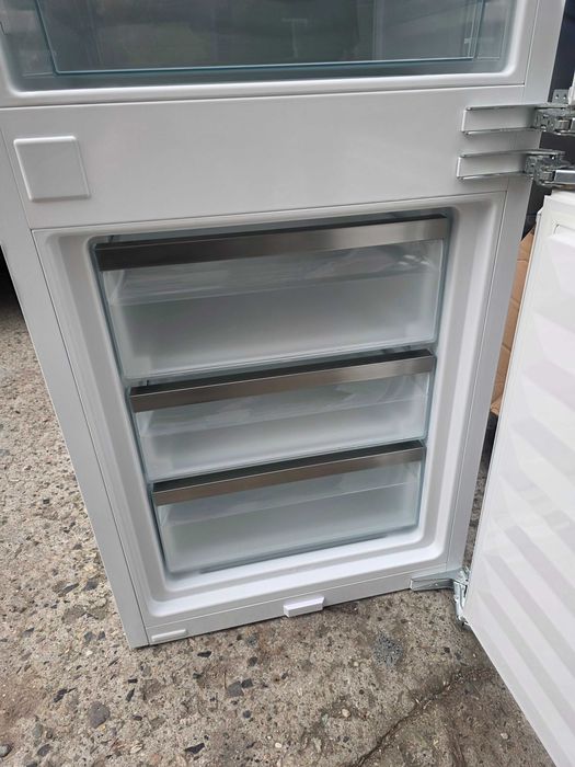 Хладилник за вграждане с фризер Miele kfn 7734 d