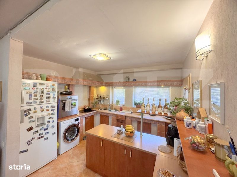 Cladire multifunctionala, pensiune plus casa,  parcari private