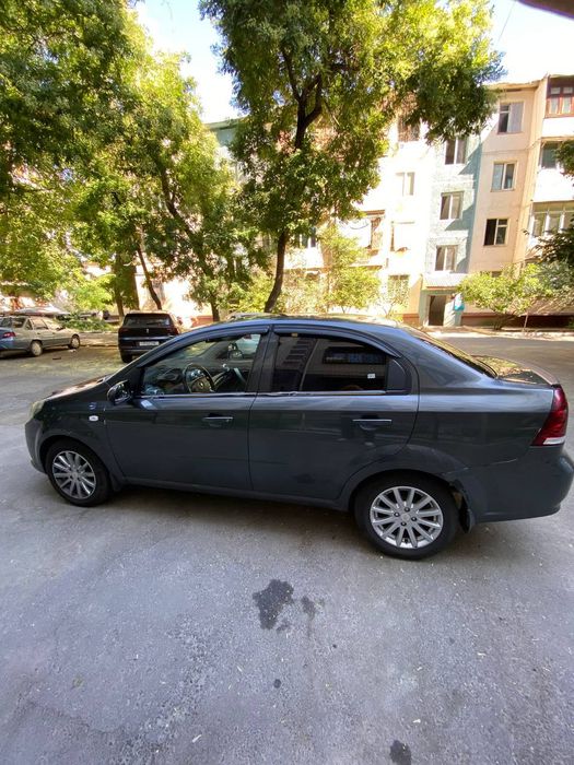Автомобиль Шевроле  Нексия