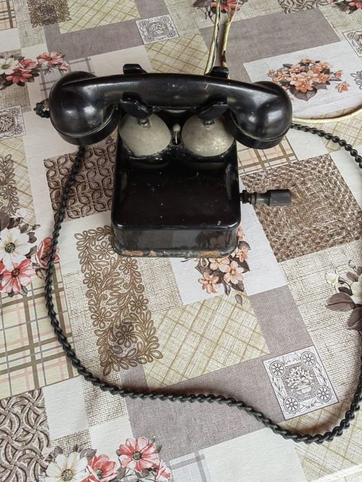 Telefon vechi cu manivela