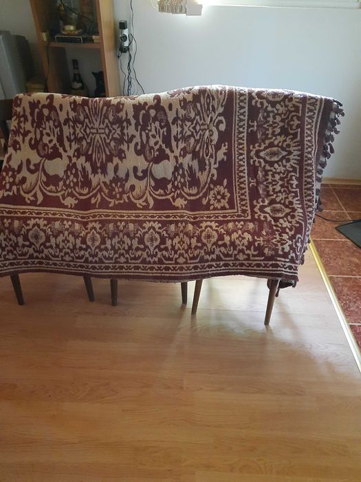 КИЛИМ - вълнен - вишнево и бежово - 60.00 лв.