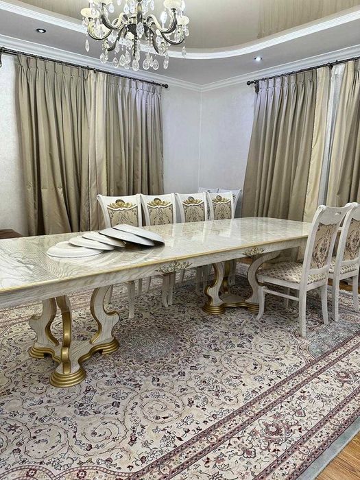 Стол со стульями