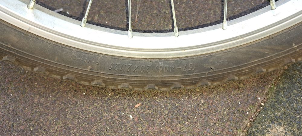 Велосипед и тротинетка .