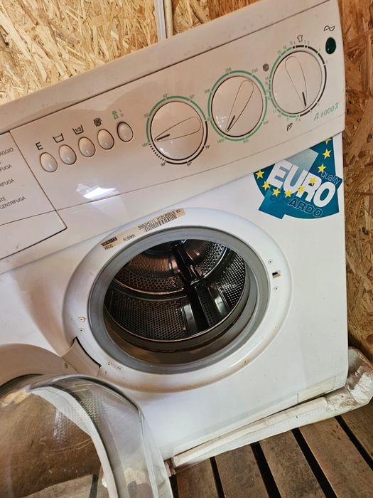 Продам стиральную машину