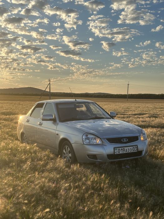 Продам приору 2013 декабарь торг у капота