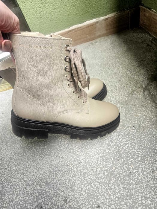 Нови, оригинални дамски зимни боти Tommy Hilfiger, 39 номер, ест. кожа