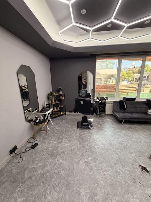 Inchiriez spatiu / scaun frizerie  coafor cosmetica