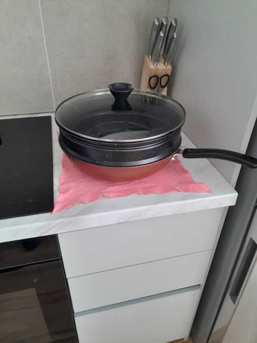 Скофородка вместе с пароваркой два в одном