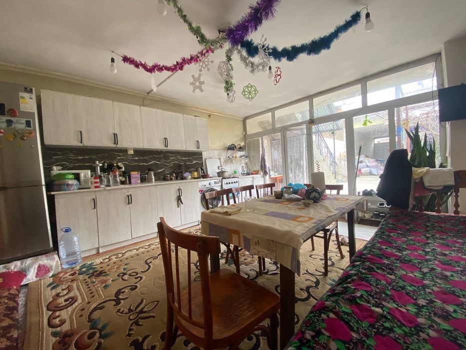 Уй сотилади, ховли, дом на земле