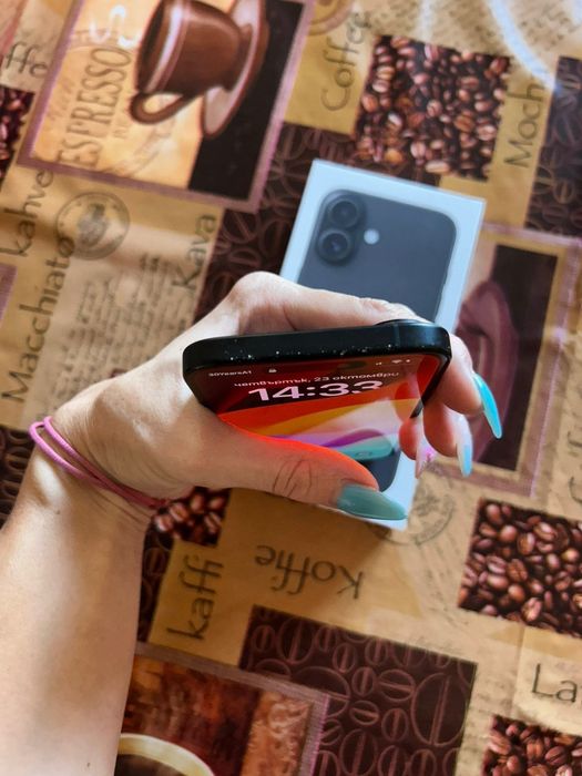 iPhone 16 - с кутия и оригинално зарядно