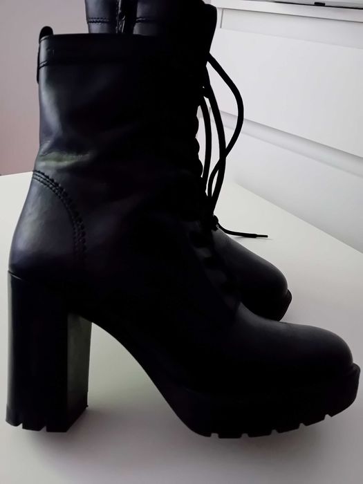 Ghete Tamaris toc patrat piele