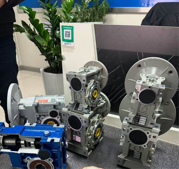 Червячные редуктора и Моторы