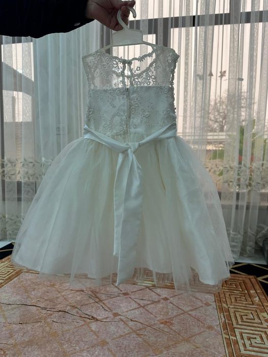 Нарядные платья  б/у