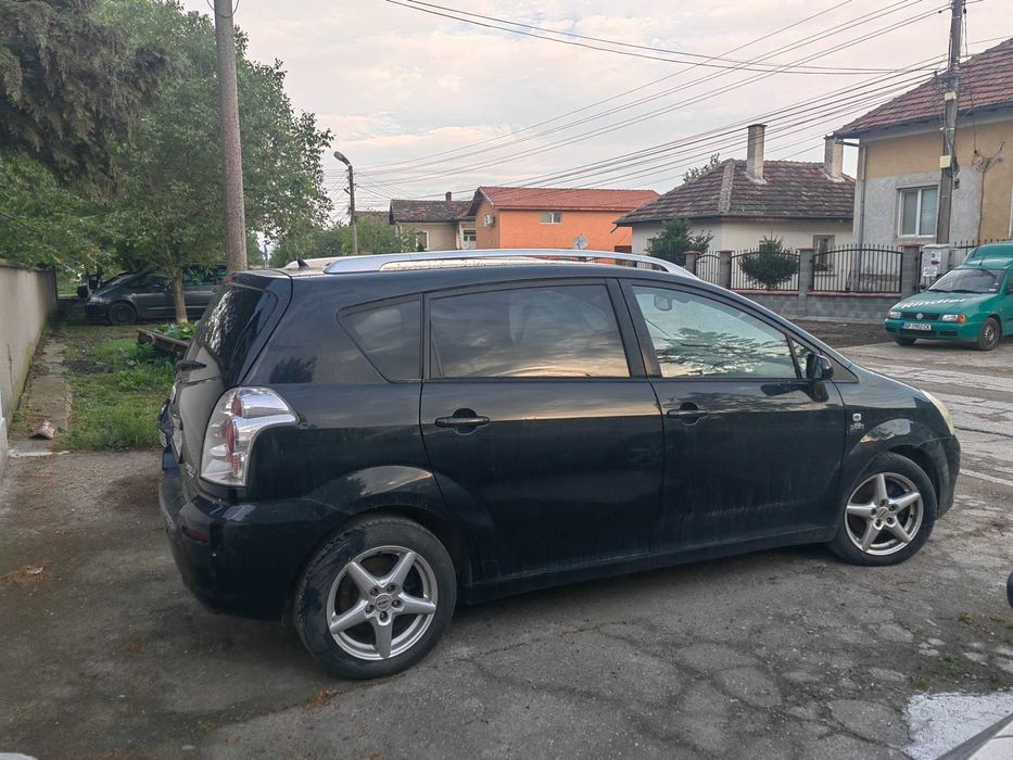 Тойота Корола Версо на части