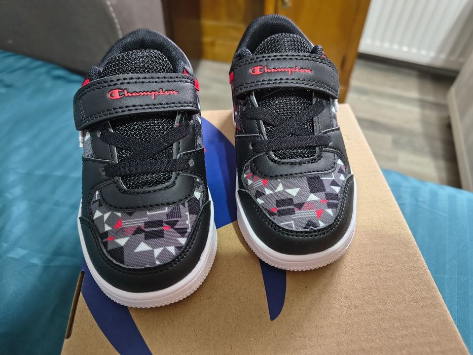 Adidași Champion mărimea 24