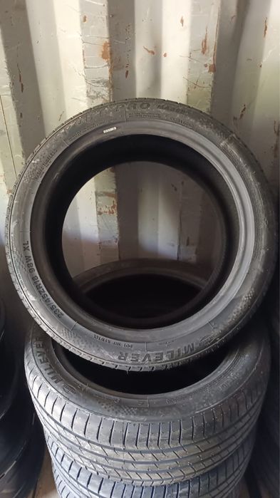Шины 235/45R18 (4шт)