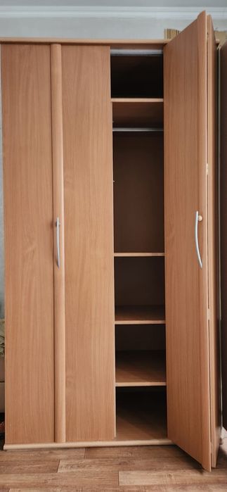 Шкаф двухстворчатый