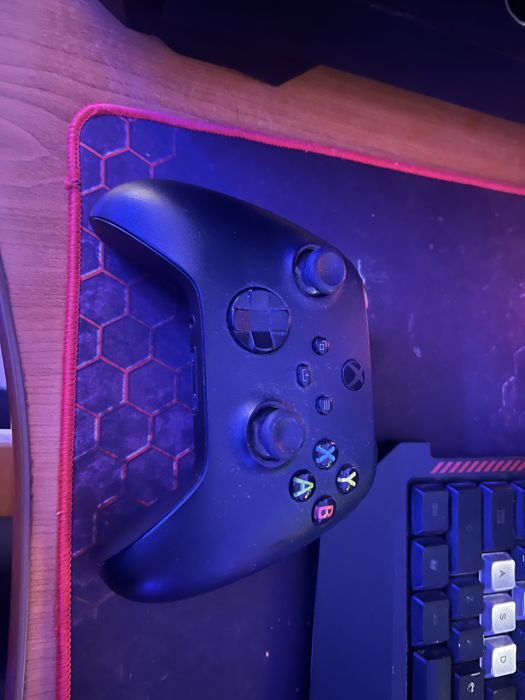 xbox one s 1TB  minecraft+doua manete si jocuri