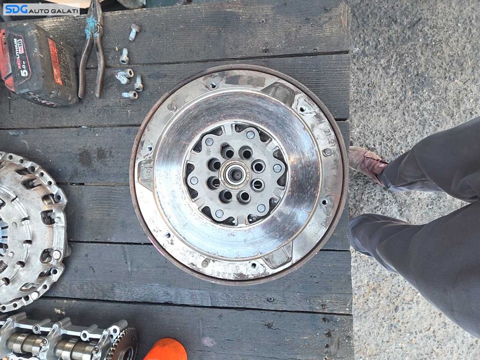 Volanta Masa Dubla cu Disc Ambreiaj BMW Seria 3 E90 E91 E92 E93 2.0 Diesel N47D20A N47D20C 2007 - 2013 Cod 21217567830, 7567830, 21217577479, 7577479 [MX1517]