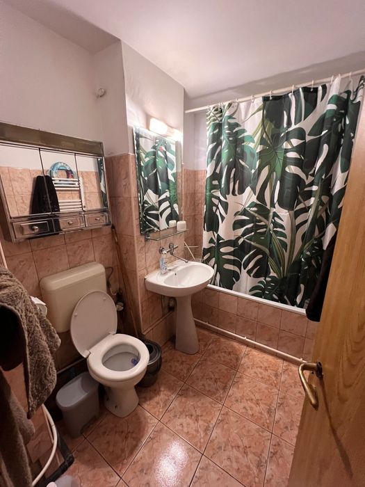 Particular inchiriez apartament 2 camere decomandat
