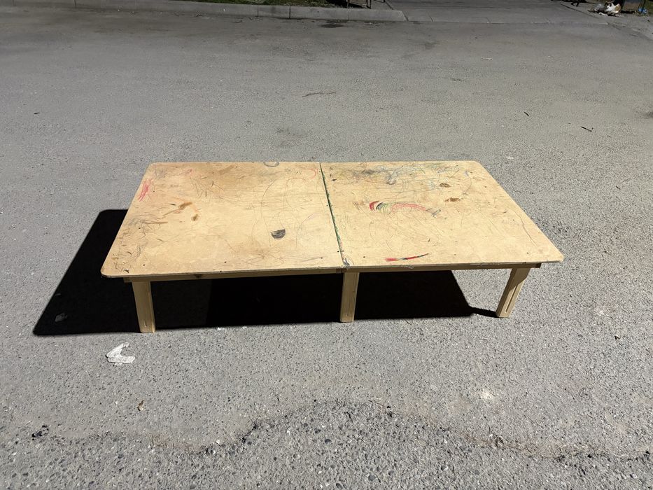 Продаются стол