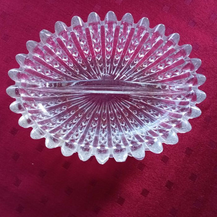 Стъклен съд за ядки