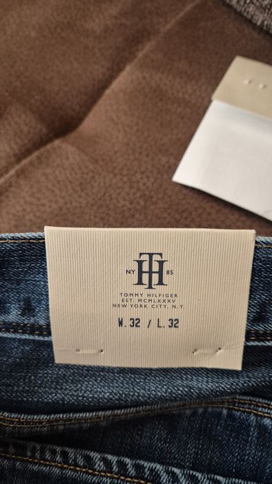 Нови дънки Tommy Hilfiger