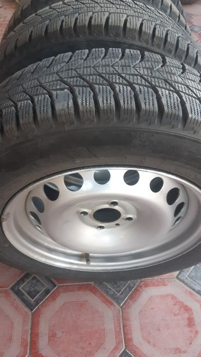 Продам шины с дисками. R15