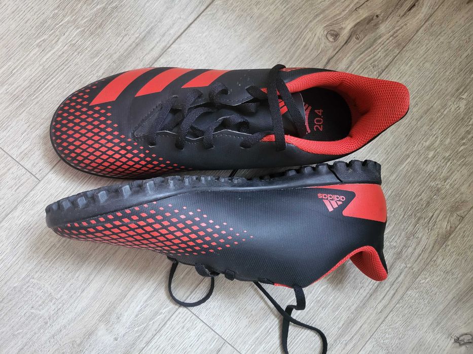 Adidasi fotbal noi marimea 38