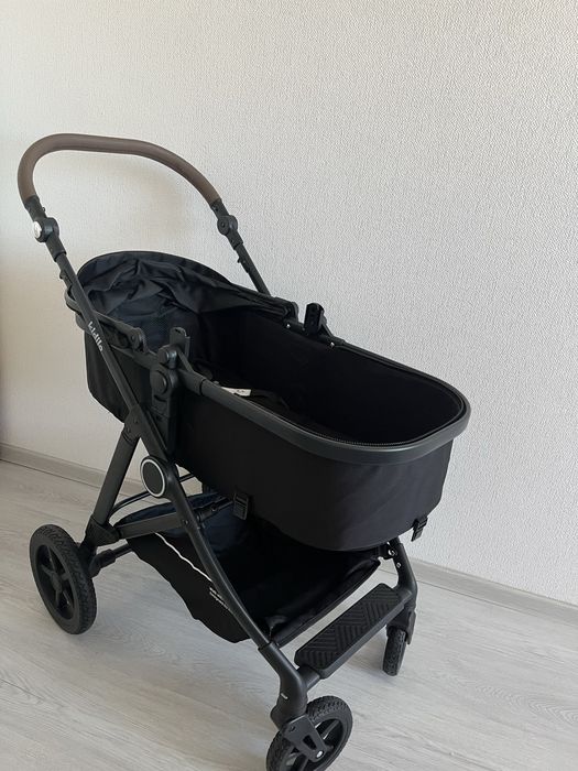 Продам новую коляску