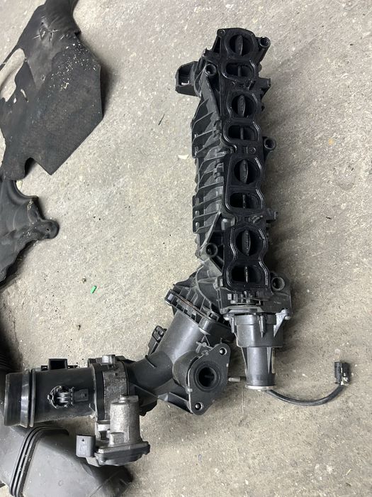 Suport filtru aer bmw f10 f11 n47 capac motor bmw f10 f11