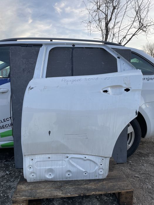 Задна лява врата за Peugeot 3008 Пежо 3008  2016г-