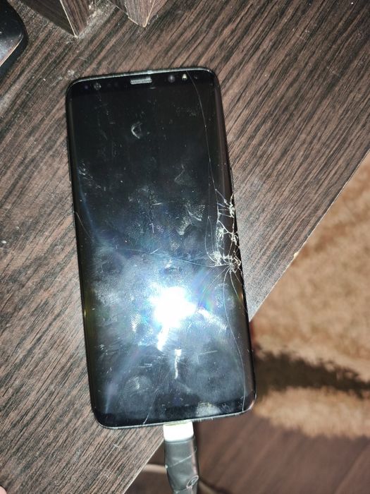 Vând 3 bucăți s8!