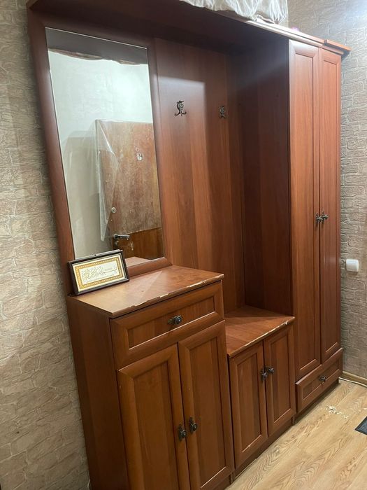 Продается шкаф в прихожую