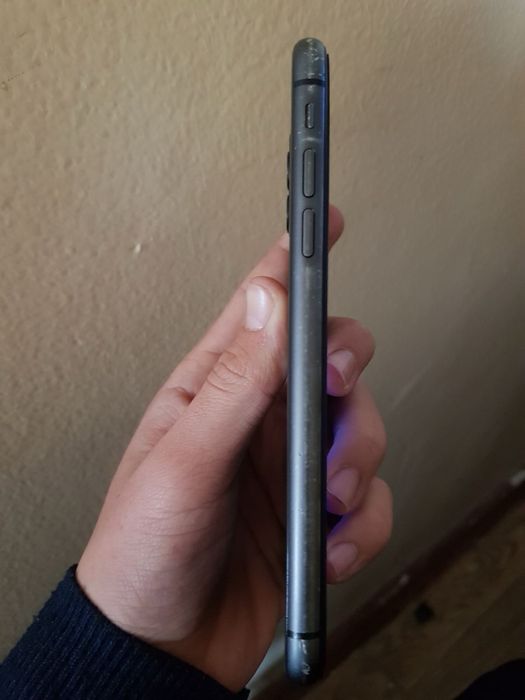 Iphone 11  abmenga faqat iloji bosa iphone 12 bosa minila keremas