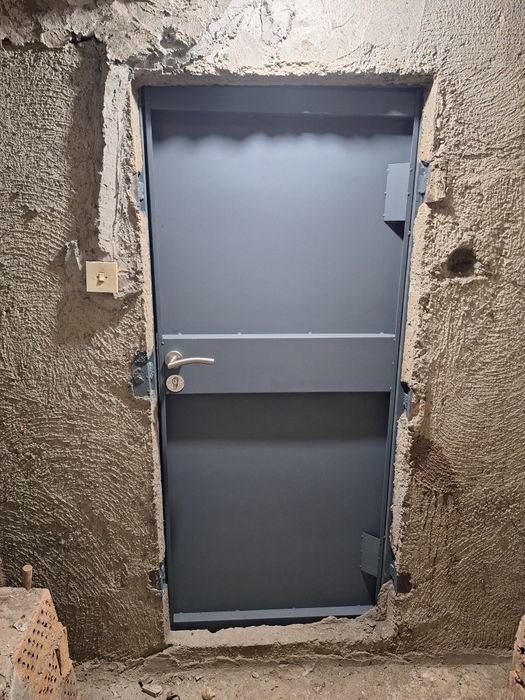 Дава се под наем Склад в ж.Южен парк - 4 кв.м за 51 € - Снимка #1