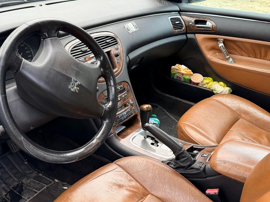 Продавам Пежо 607