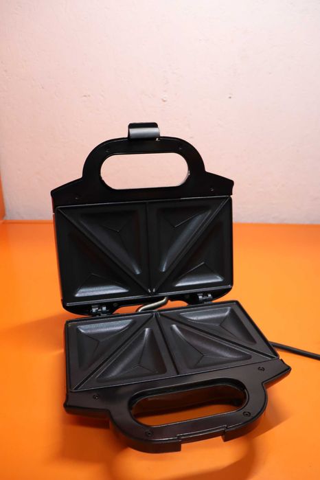 Уред за сандвичи Tefal Ultracompact SM155212, 700W, Незалепващи плочи