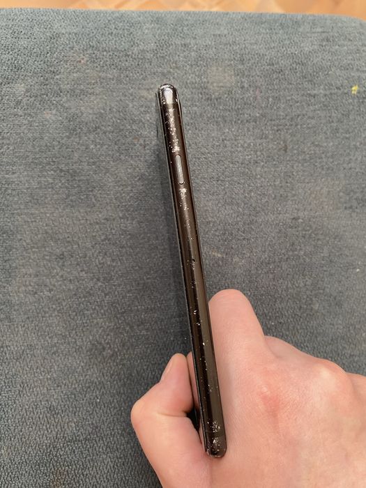 Продам iPhone se 2020