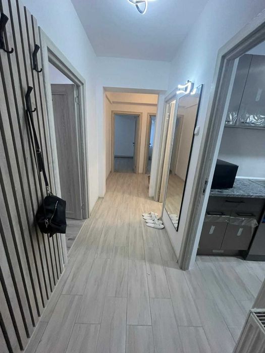 Inchiriez apartament cu 3 camere central