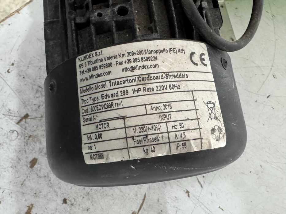 Машина за рязане на картон