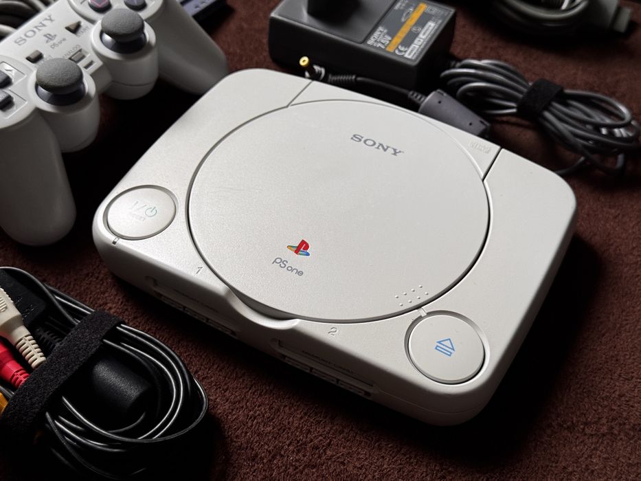 Consola Sony PSOne (Playstation 1 Slim) cu accesorii