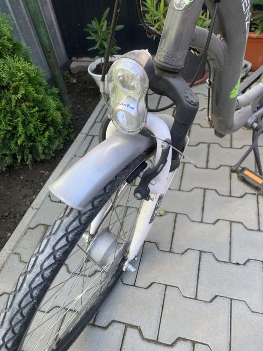 Vînd bicicletā MC KENZIE