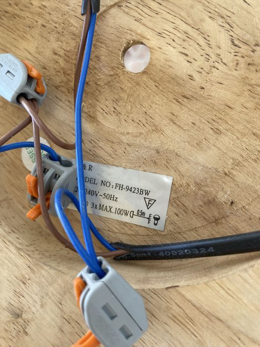 Lampa / lustră cu 3 becuri