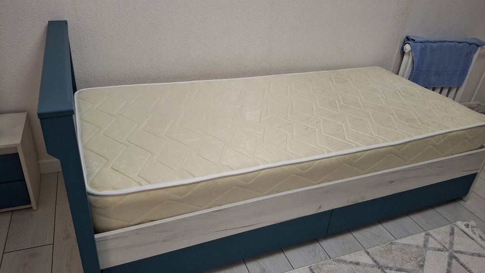 Продам кровать подросковую