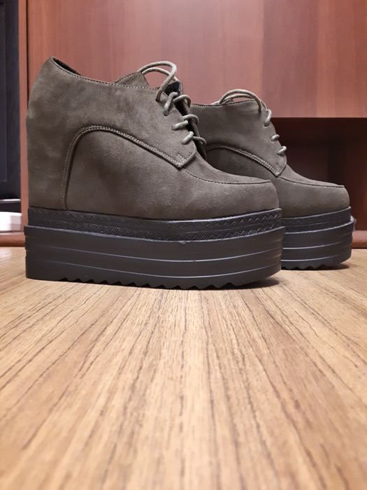 Ботинки на скрытой платформе