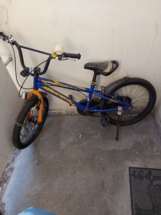 Bicicleta cu roti pe 20