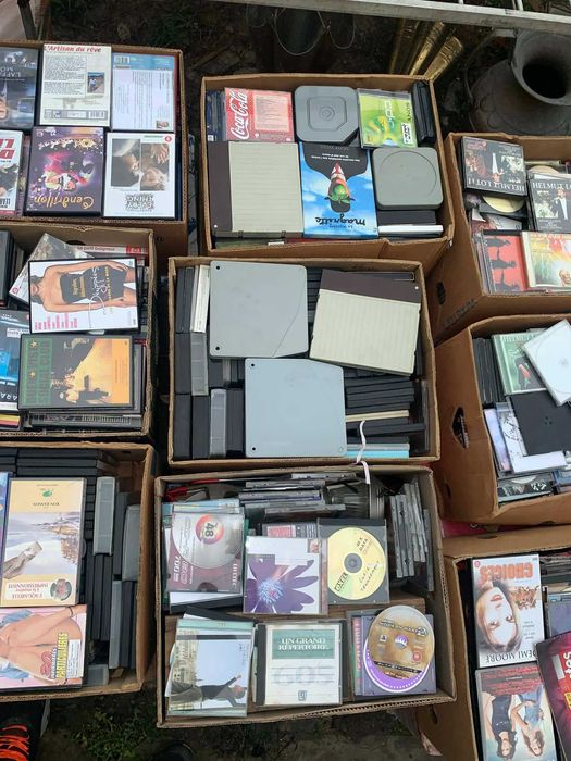 Cd-uri,filme benzi magnetofon cu muzica si film